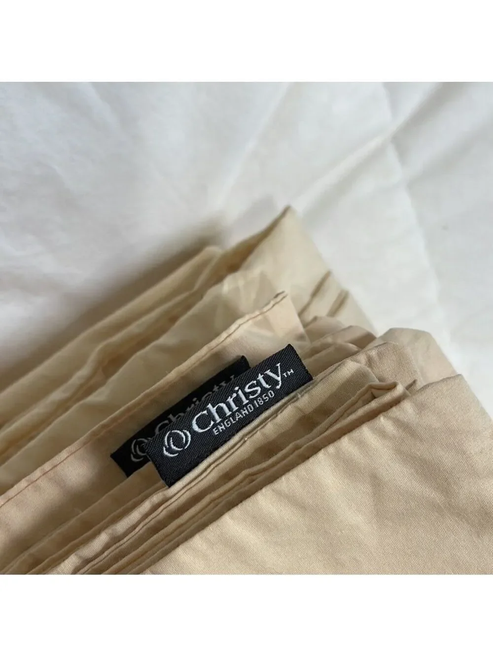 CHRISTY OF ENGLAND KING DUVET SET (4) PILLOW SHAMS.
